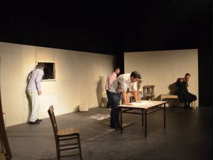 Kuşadası Belediye tiyatrosu sezonun ilk oyununu sahneye koydu