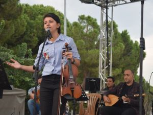 Alaşehirliler Türkülerle coştu