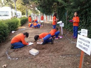 İhlas Koleji öğrencilerinden arkeolojik kazı çalışması
