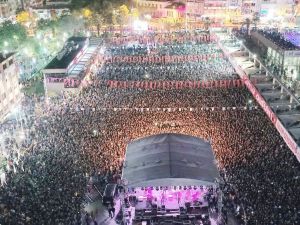 Aydınlılar 29 Ekim’i Koray Avcı ile kutladı