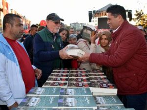 ‘Aliağa Tarihi’ okuyucuyla buluştu