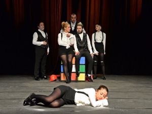 Bergama Şehir Tiyatrosu perdeyi açtı