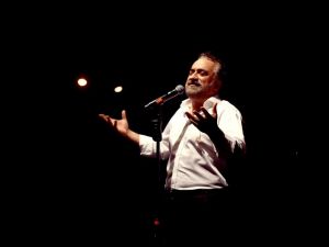 Volkan Konak Giresun’da yağmur altında konser verdi