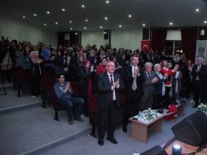 Yahya Kemal Beyatlı şiirlerle anıldı