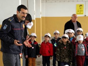 Minik öğrenciler ‘Yangın Dede’den eğitim aldı