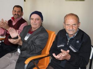 Huzurevi sakinlerine doğum günü sürprizi