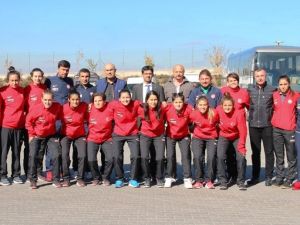 Adore Mobilya’dan İşitme Engelliler Kadın Futsal Milli Takımı’na destek