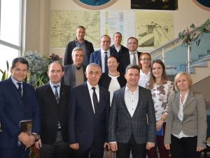 Komşu odalar bilgilerini paylaştı