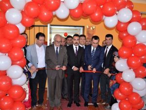 Milas’ta yenilenen spor salonu törenle açıldı