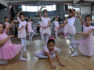 ASEV geleceğin balerinlerini yetiştiriyor