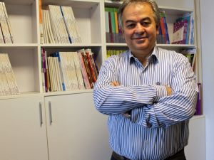 Eğitimci Adil Kurt: "Velilerdeki en büyük dert okul notu, bu konuda öğretmenlere güvenilmeli"