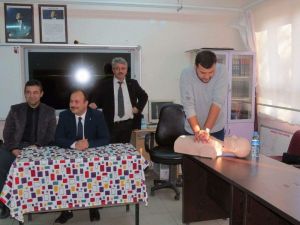 Altıntaş’ta öğretmenlere ilk yardım kursu