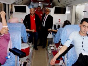 Sarıgöl’de üniversite öğrencilerinden kan bağışı