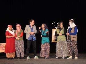 Sağlık çalışanları ’Erkekler Köyü’ oyunuyla tam not aldı