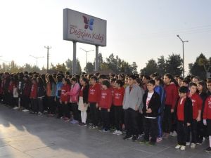 Gençler Atatürk’ü yaşayarak andılar