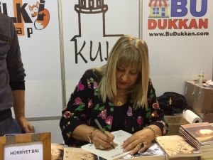 Kiraz Çiçeği’ okuyucu ile buluştu