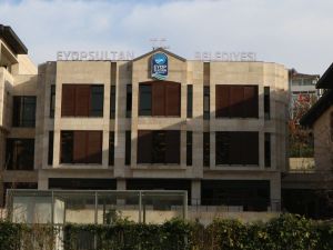Eyüpsultan Belediye binasının tabelası yenilendi