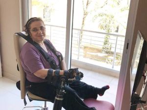 35 yaşına kadar 16 ameliyat geçiren kadın yürümeye başladı