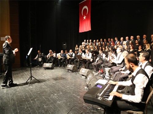 Efeler Belediyesi Türk Müziği Korosu mest etti
