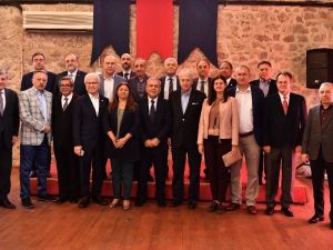 İzmir’de ikinci zirve
