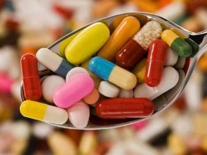 Akılcı olmayan ilaç kullanımı ve antibiyotik direnci halk sağlığını etkiliyor