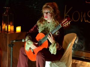 Gitarist Galina Vale Kuşadası’nda konser verdi