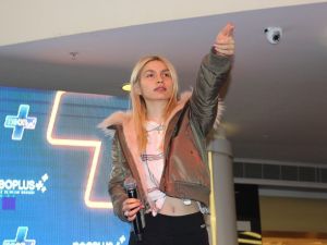 Aleyna Tilki, sevenleriyle NeoPlus’ta buluştu