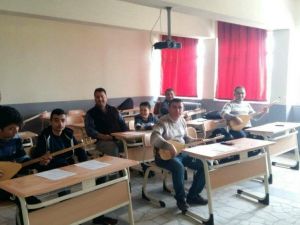 Altıntaş’ta bağlama kursu