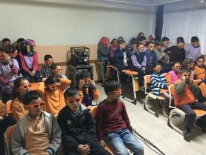 Şaphane’de öğrencilerin ’3D’ sinema keyfi