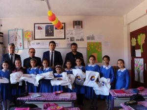 İlkokul öğrencilerine eşofman