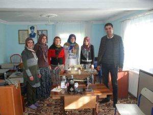 Aslanapa’da 7 köyde 200 kişi kurs görüyor
