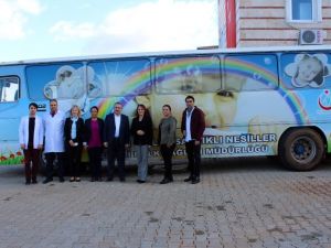 Zihinsel engelli kadınlar diş taramasından geçirildi