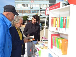 Salihli’de ‘Sokak Kütüphanesi’ açıldı