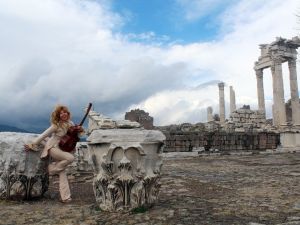Dünyaca ünlü gitarist Bergama’ya hayran kaldı
