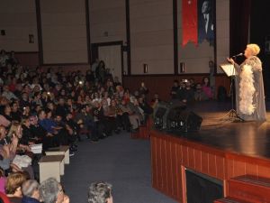 Üsküdar’da Neşe Karaböcek rüzgarı