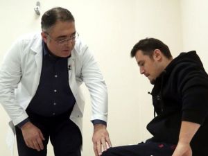 Felçli genç, robotik cerrahi yöntemiyle ayağa kalktı