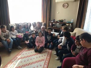 Öğretmenlerinin öğretmenini ziyaret ettiler