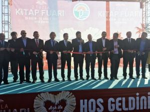 Tuzla Kitap Fuarı’nda ‘Asma Kitap’ projesi