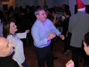 İsrail Büyükelçisi Na’eh, dans partisinde kurtlarını döktü