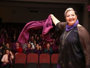 Bucalı kadınlara Benan Bilek’le kahkaha tufanı