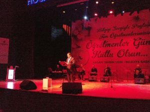 Ahmet Özhan en güzel parçalarını öğretmenler için seslendirdi