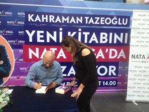 Kahraman Tazeoğlu Nata Vega’da hayranlarıyla buluştu