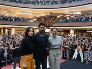 Kardeşim Benim 2’nin İzmir gösteriminde izdiham kalabalık