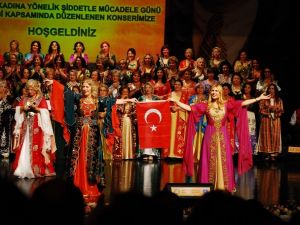 Nilüfer Kadın Korosu sıra gecesi ile coşturdu