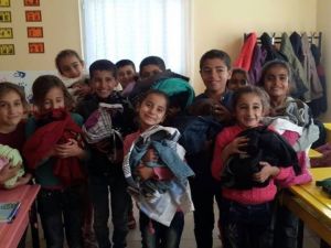 Çeşmeli öğrenciler, Şırnaklı çocukları sevindirdi