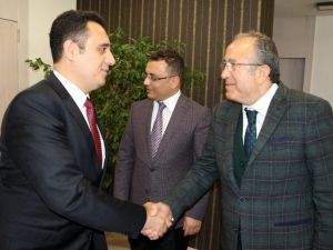 Üniversiteli öğrencilere büyükşehirde intörn eğitimi