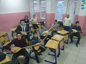 Lise öğrencilerine Bağlama Kursu