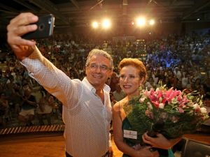 Zuhal Olcay 8 yıl sonra tiyatro sahnesinde