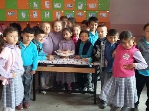 Velilerden kek ve kurabiyeli destek