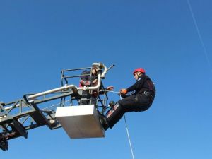 İtfaiye personeline yüksekte çalışma eğitimi